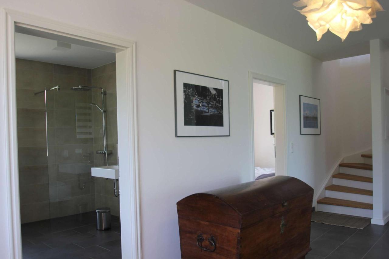 Wassernahes Ferienhaus Mit Meerblick Und Schwimmbadnutzung In Sellin - Ferienhaus Rohrweihe ガガー エクステリア 写真