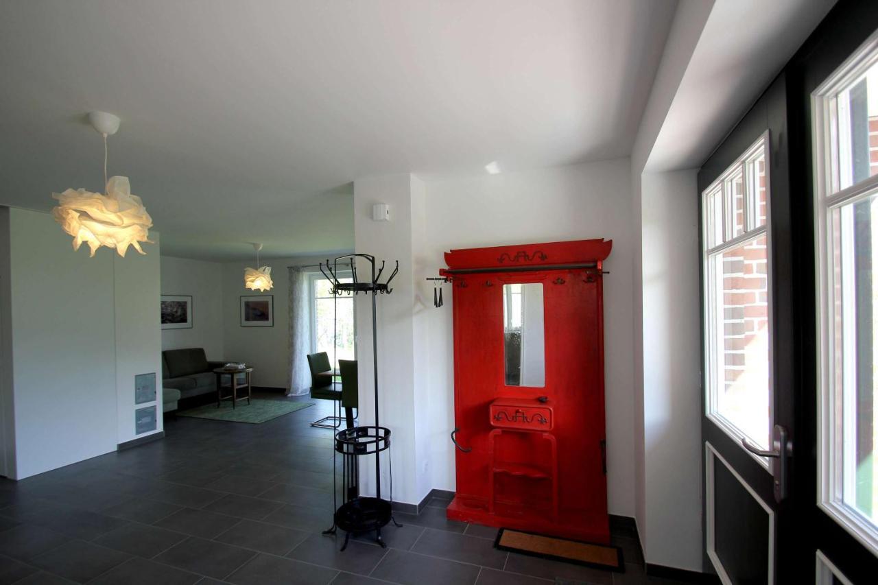 Wassernahes Ferienhaus Mit Meerblick Und Schwimmbadnutzung In Sellin - Ferienhaus Rohrweihe ガガー エクステリア 写真