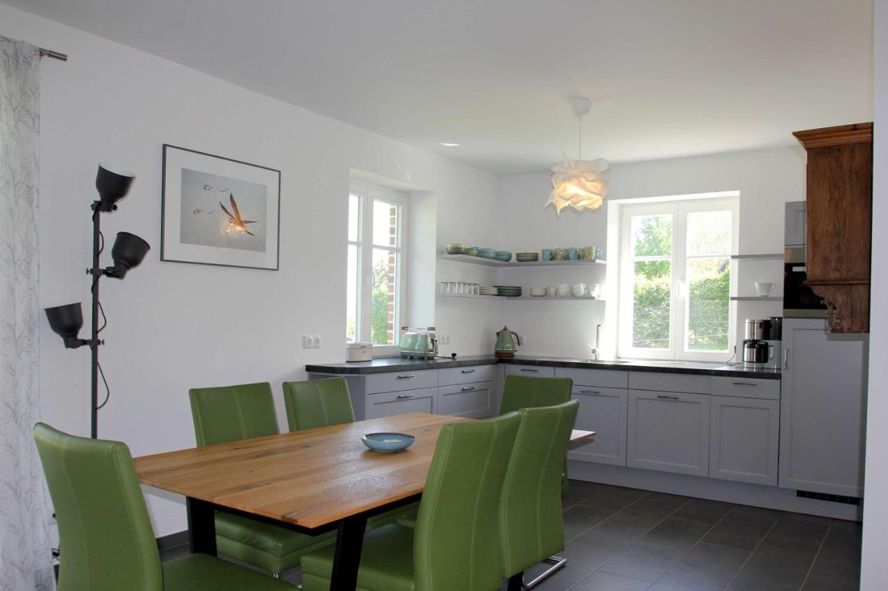 Wassernahes Ferienhaus Mit Meerblick Und Schwimmbadnutzung In Sellin - Ferienhaus Rohrweihe ガガー エクステリア 写真