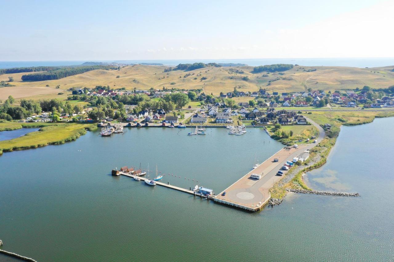 Wassernahes Ferienhaus Mit Meerblick Und Schwimmbadnutzung In Sellin - Ferienhaus Rohrweihe ガガー エクステリア 写真